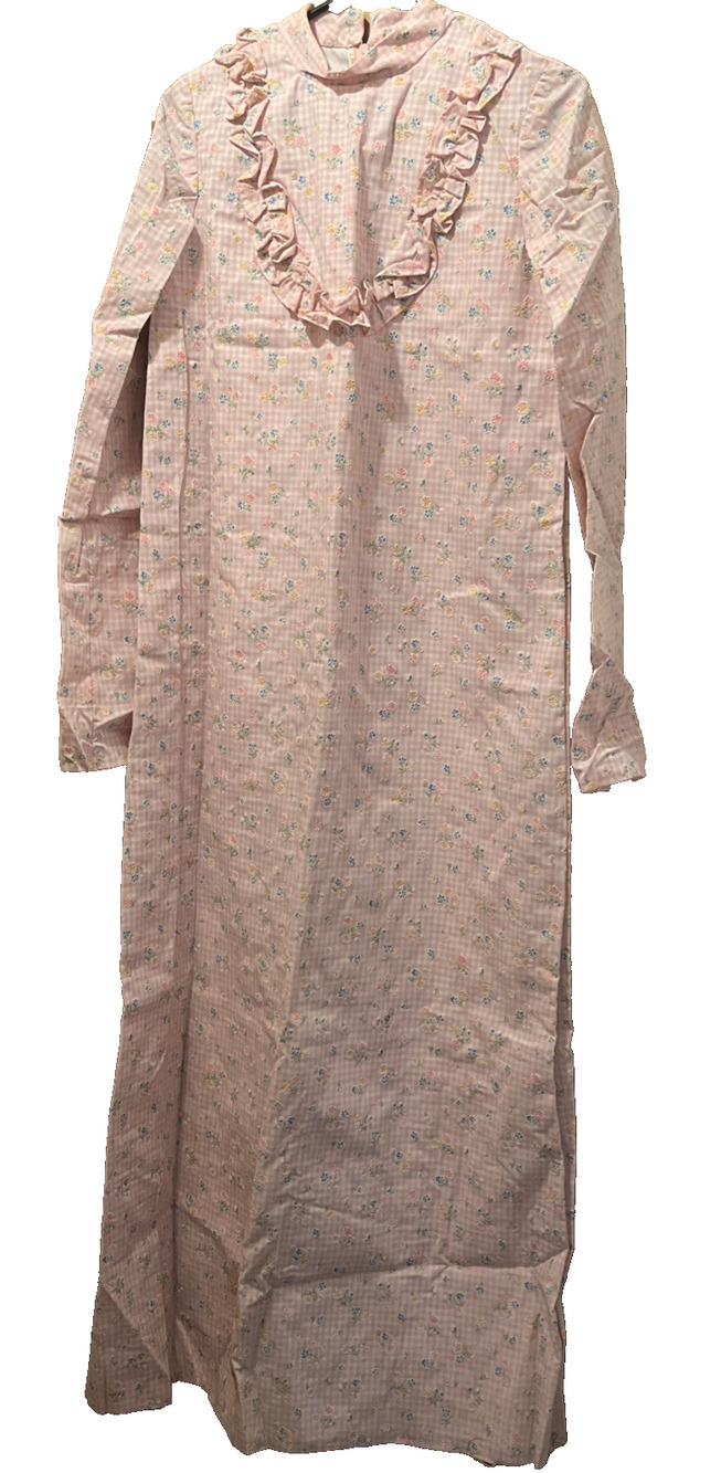 1960s Nightgown Pink Checkered Fabric w Small Flowers Prairie Gramacore Cottage
